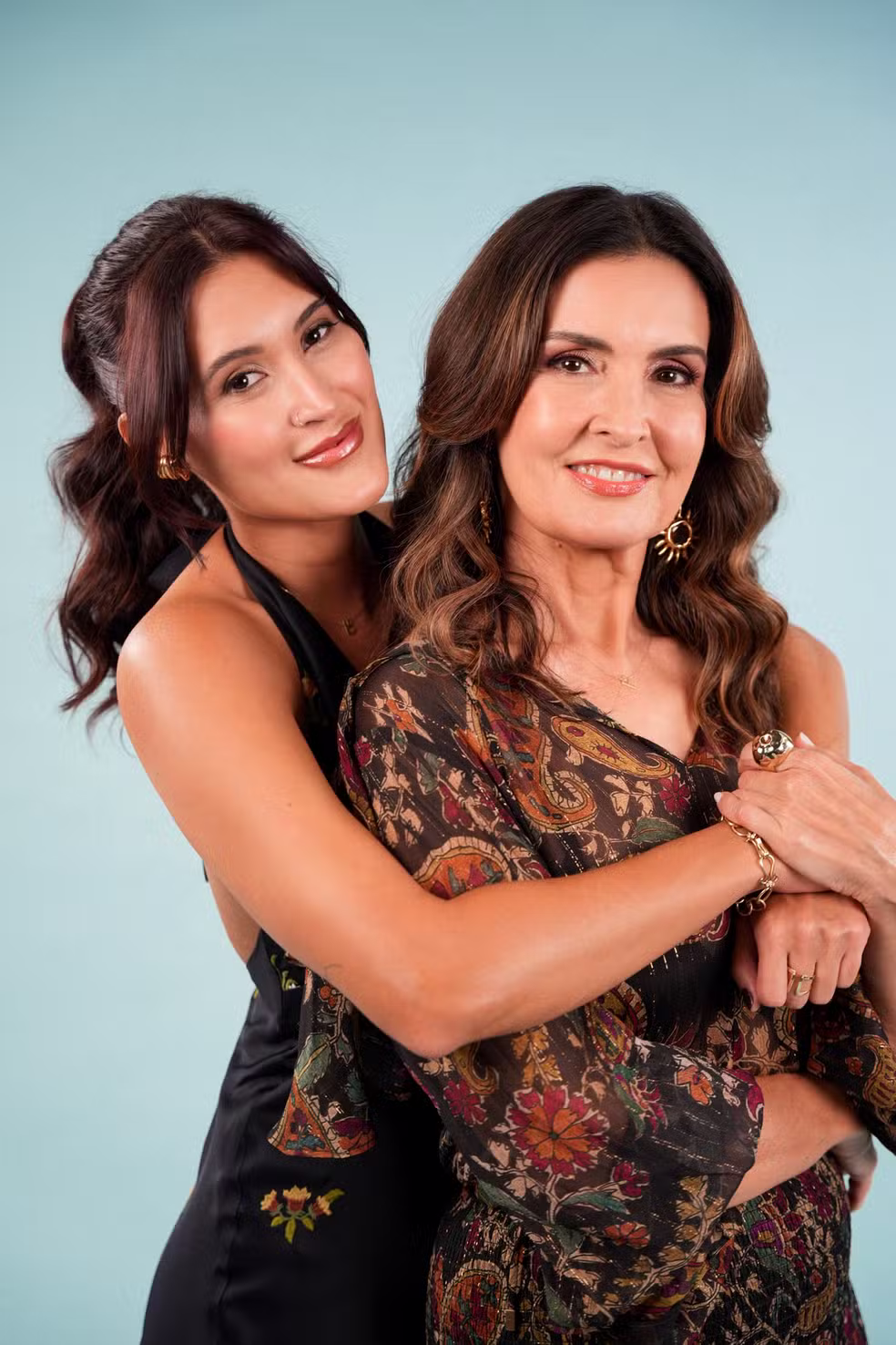 Filha de Fátima Bernardes estreia como apresentadora 