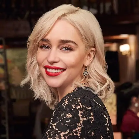 Emilia Clarke revela como é sua vida após Game of Thrones