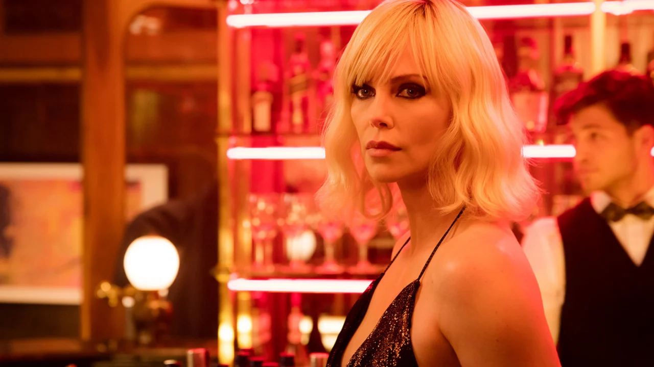 Charlize Theron revela dor extrema após cenas de ação